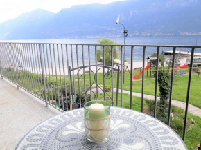 Campione Giulia Exclusive Lakefront apartment by Gardadomusmea